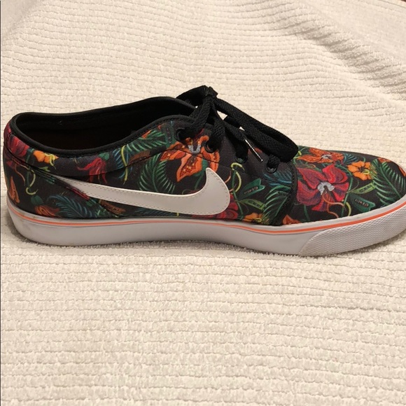 nike toki low floral